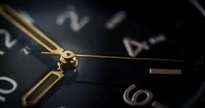 9時を指す時計
