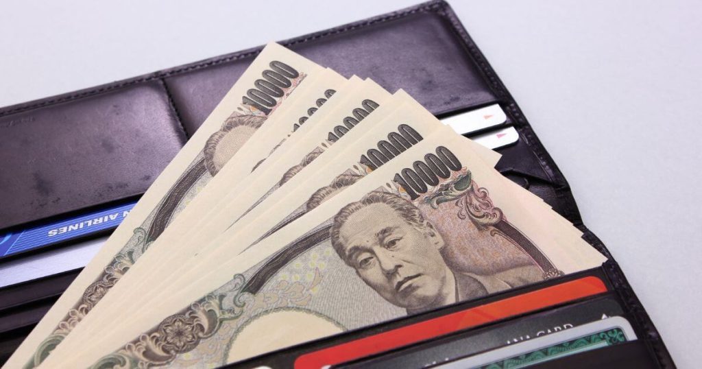 財布に入った一万円札
